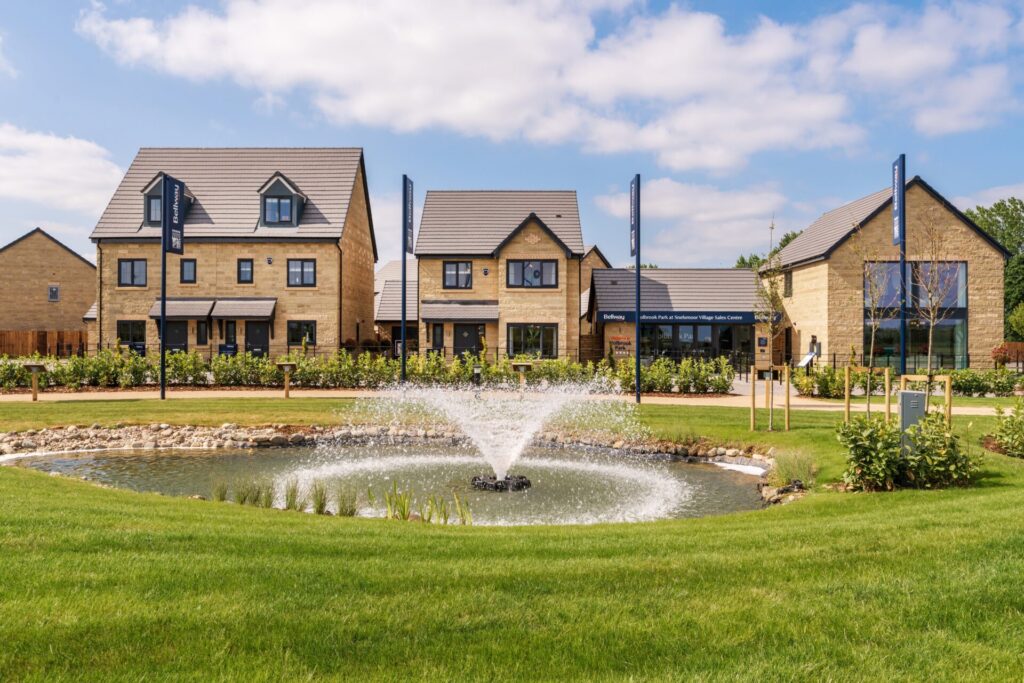 A series of new homes with a large fountain in front