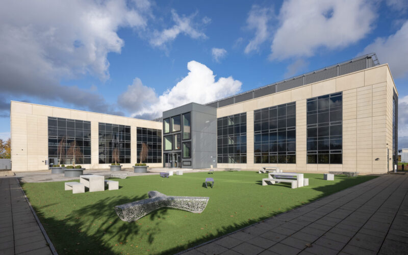 4-5 Lochside-External-Day