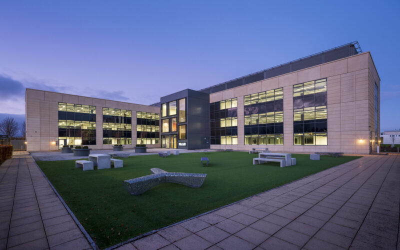 4-5 Lochside-External-Twilight