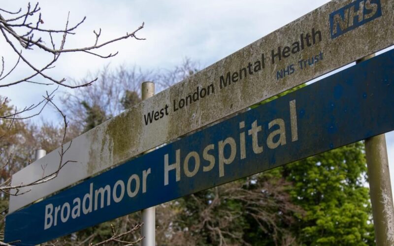 Crowthorne,,United,Kingdom,,20th,April,2022:-,A,Sign,Near,Broadmoor