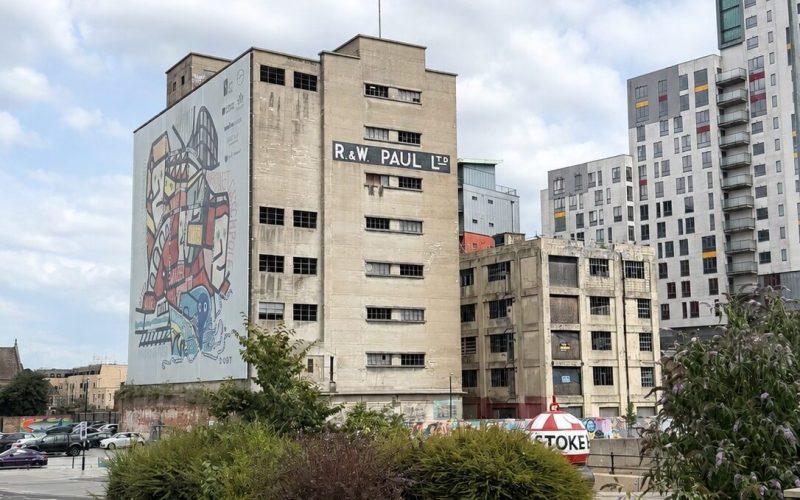 A rundown tower with graffiti on the side of the building