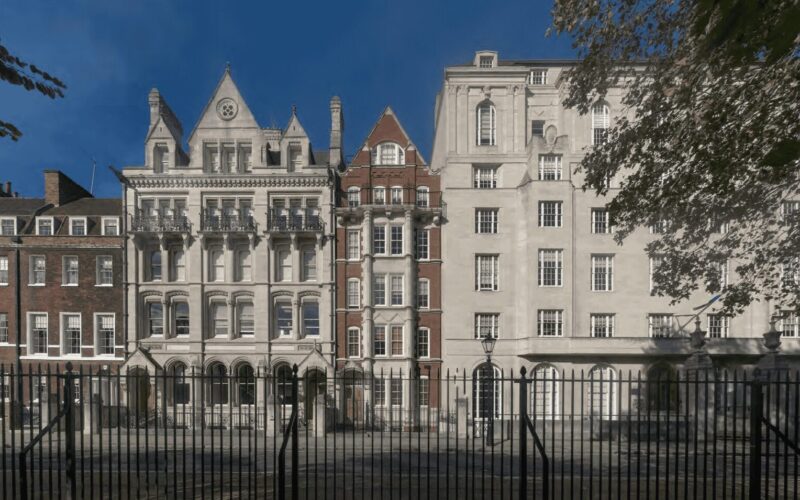 Lincolns Inn Fields, external
