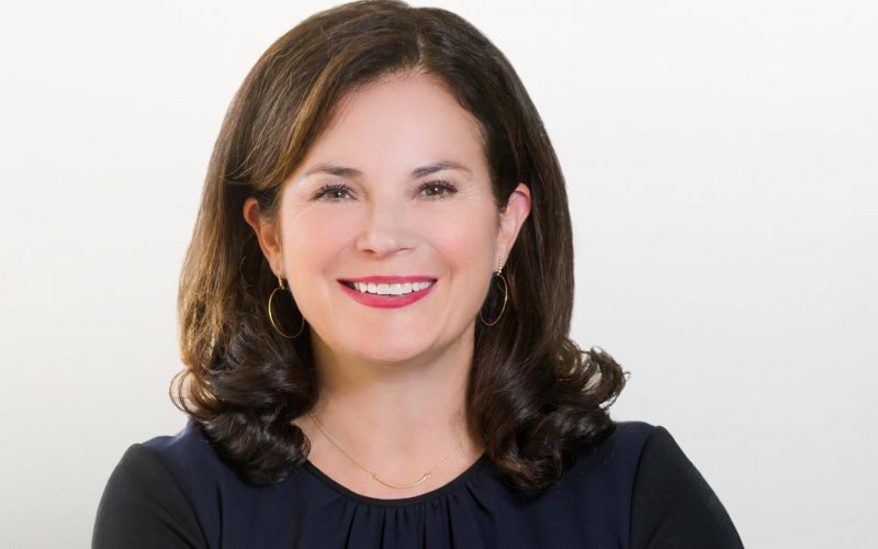 Maureen Waters headshot