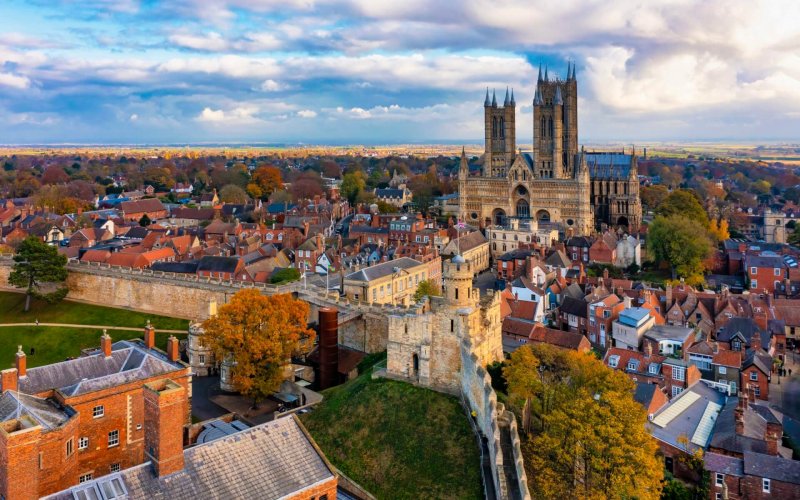 Lincoln is a cathedral city and county town of Lincolnshire, England. It’s known for the medieval Lincoln Cathedral, with early printed books in a Wren-designed library. Lincoln Castle houses a Victorian prison and a copy of the Magna Carta. The Museum of Lincolnshire Life has social history exhibits in Victorian barracks.