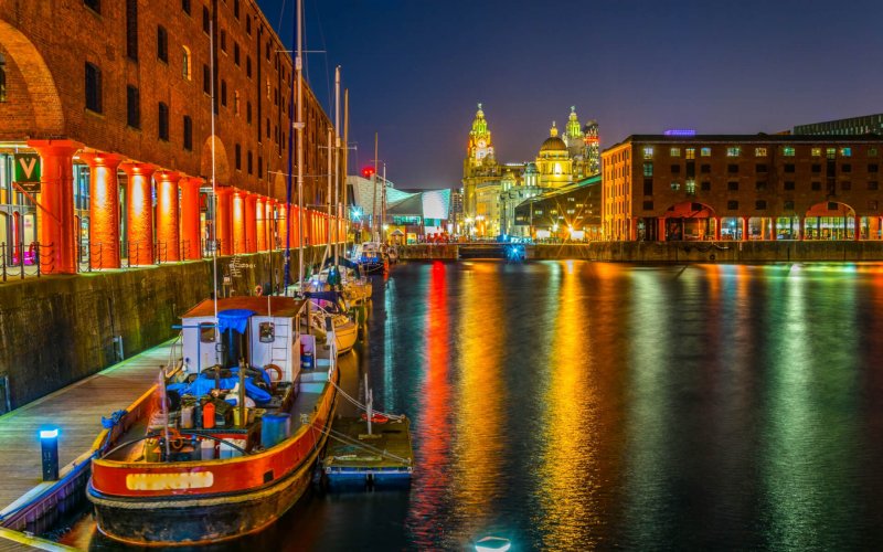 Night,View,Of,Illuminated,Albert,Dock,In,Liverpool,,England