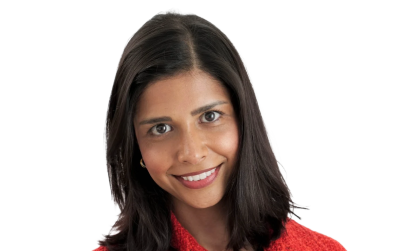 Suraiya Comunello Headshot Transparent