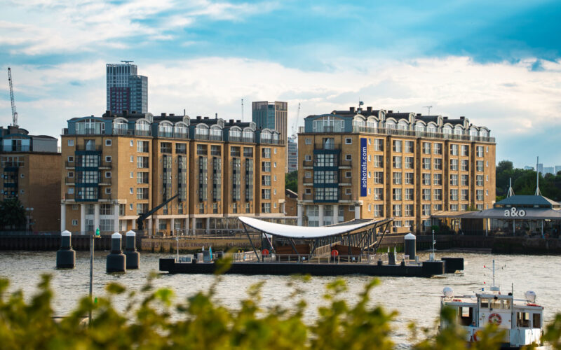 aohotels_London_Docklands_Facade_02_10MB
