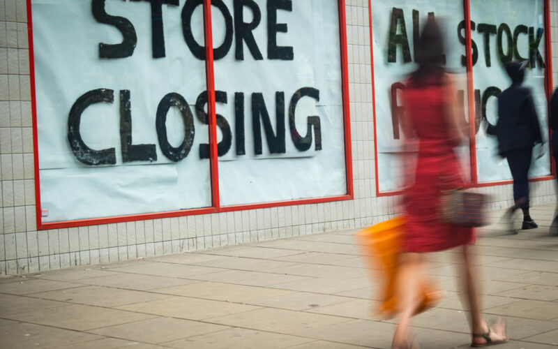 High,Street,'store,Closing',Sign,With,Motion,Blurred,Shopper,Walking