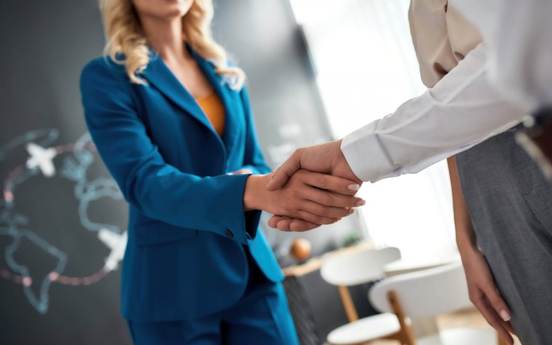Close,Up,Of,Female,Manager,And,Client,Handshaking,After,Making