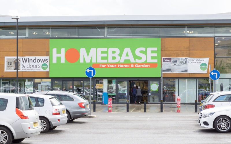 Cambridge,,England,-,7,May,2015:,Shoppers,Entering,'homebase',Diy