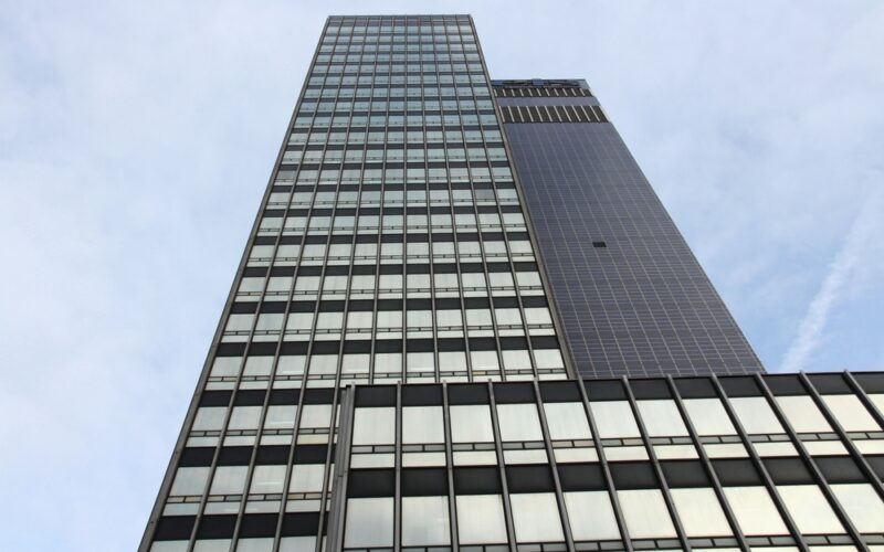 Manchester,,Uk,-,April,23,,2013:,Cis,Tower,In,Manchester,