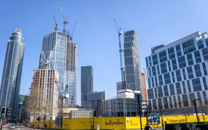 London,,Uk,-,March,26,2022:nine,Elms,Embassy,Gardens,Construction