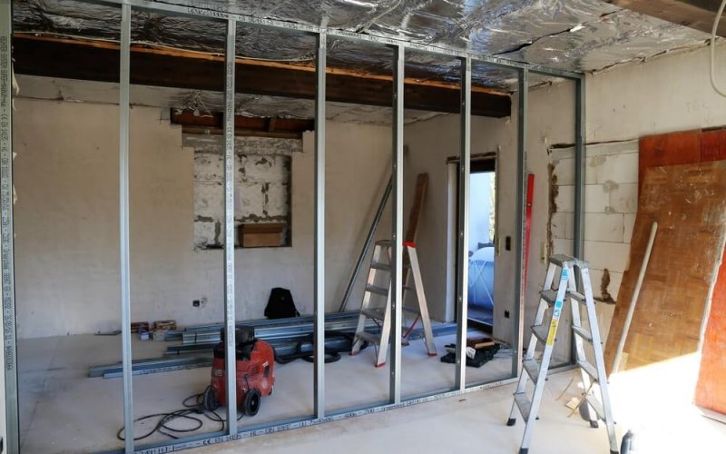 Old,Building,Is,Getting,Structural,Resorated,(interior,Shot)