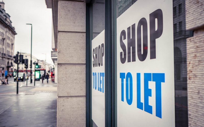 Shop,To,Let,Sign,On,High,Street,Window