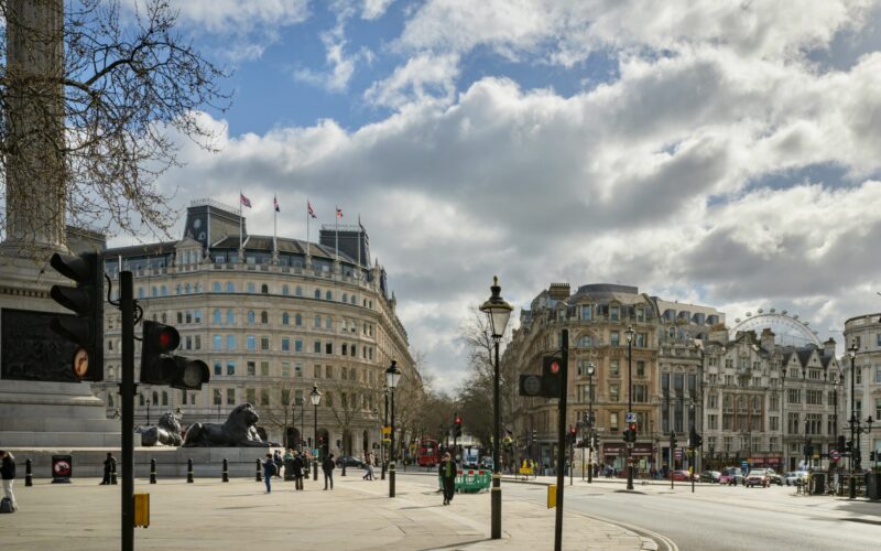 2265_Trafalgar Buildings - Centro