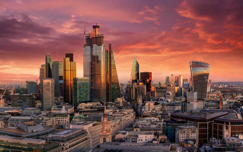Fiery,Sunset,Over,The,Urban,Skyline,Of,The,Financial,District