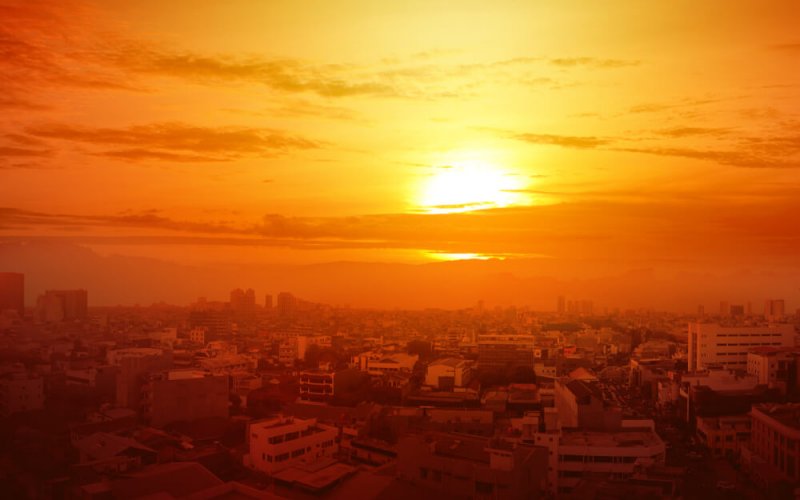 Heatwave,On,The,City,With,The,Glowing,Sun,Background.,Heatwave