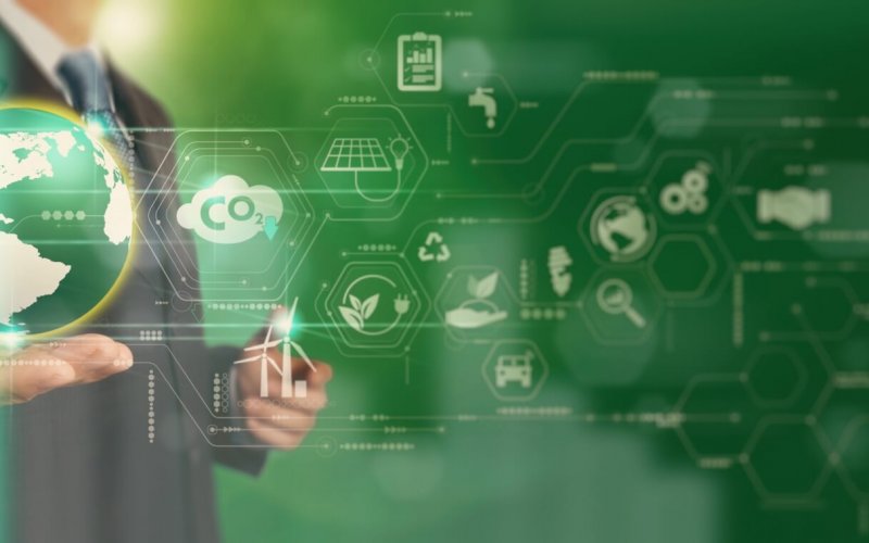 Businessman,Working,Virtual,Globe,Modern,Computer,To,Reduce,Co2,Emissions